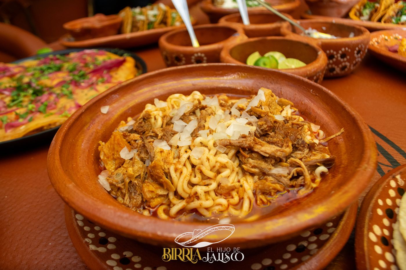 Birriamen servido en cazuela