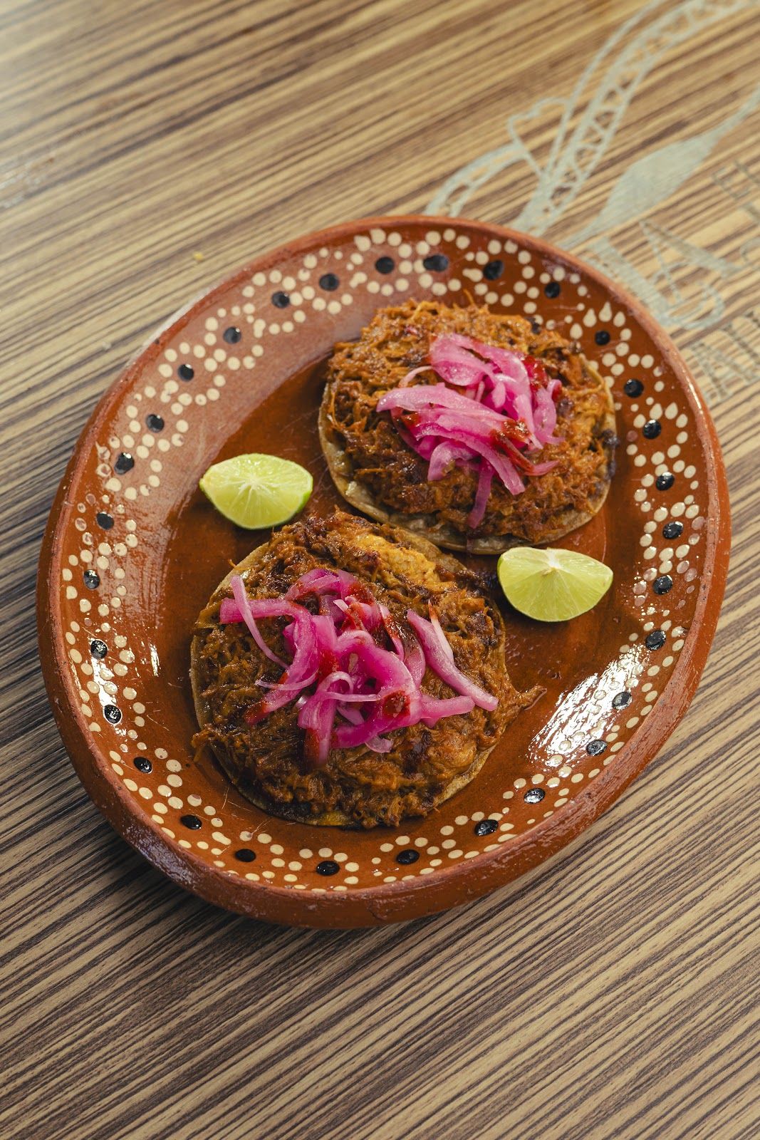 Gorditas de birria con cebolla morada