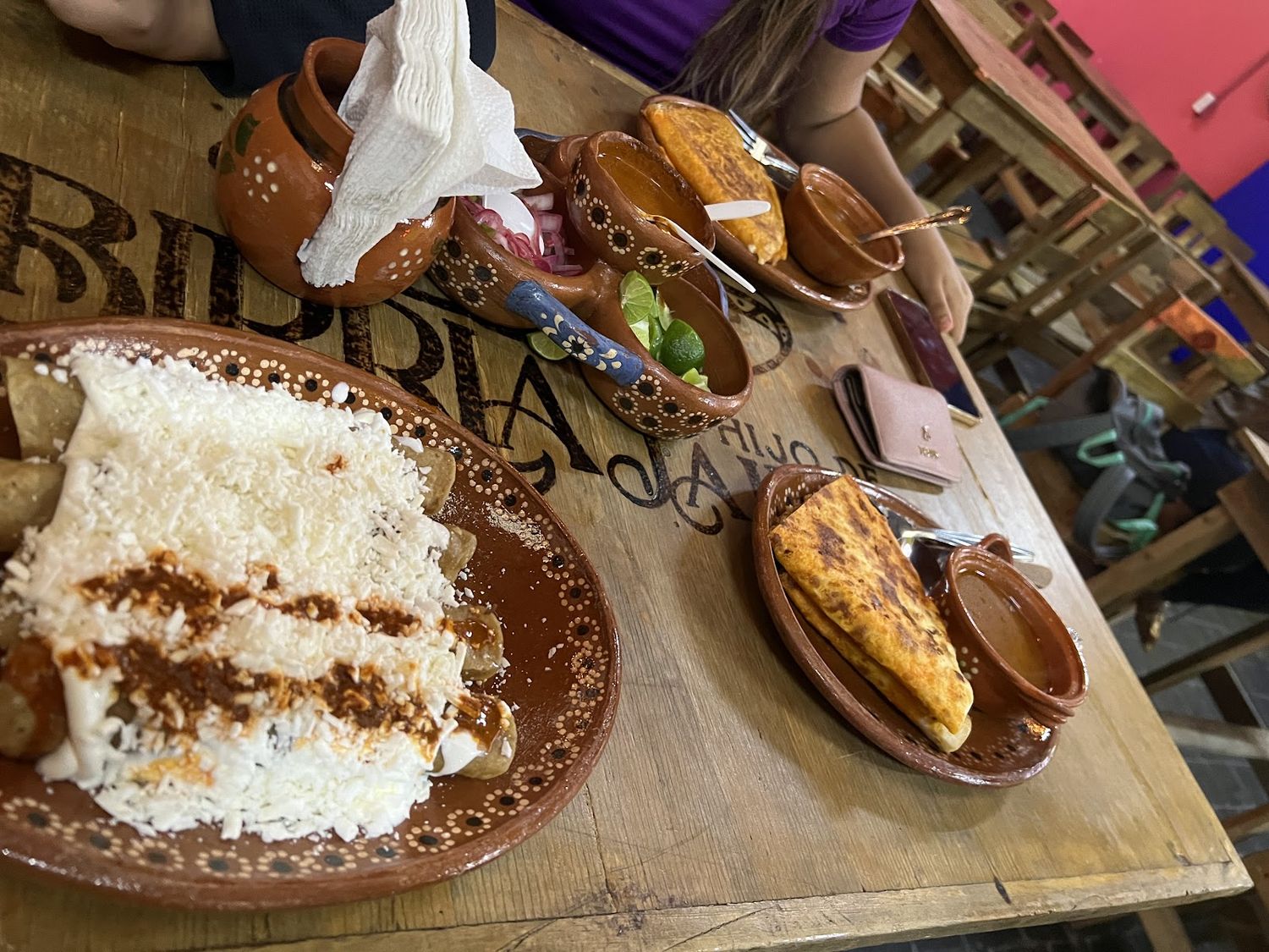 Platillos servidos en la mesa