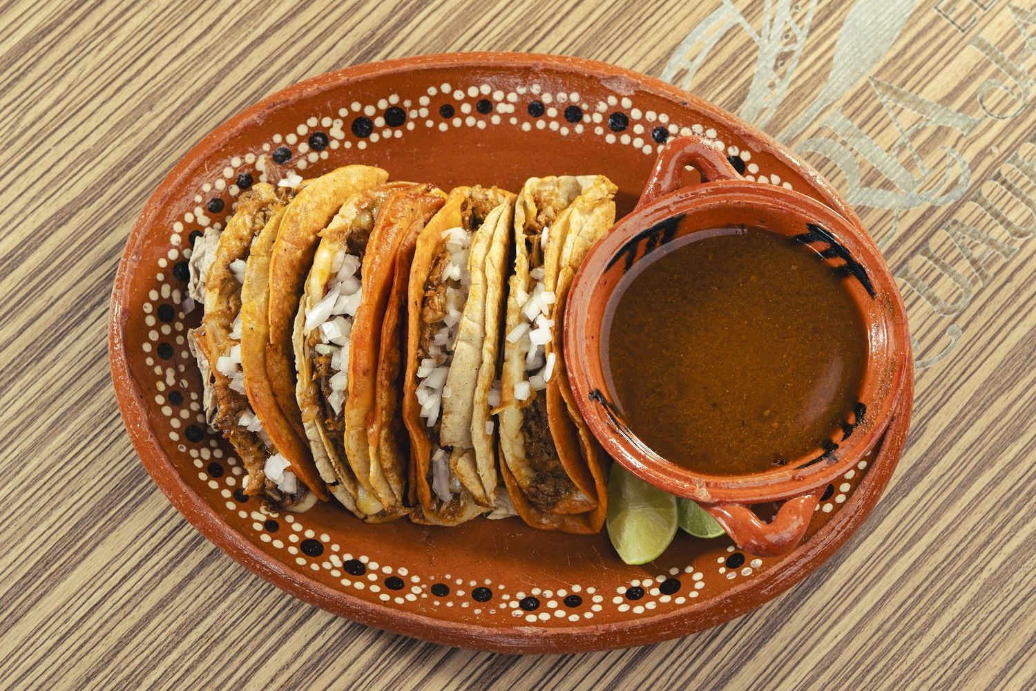 Orden de tacos de birria con consomé